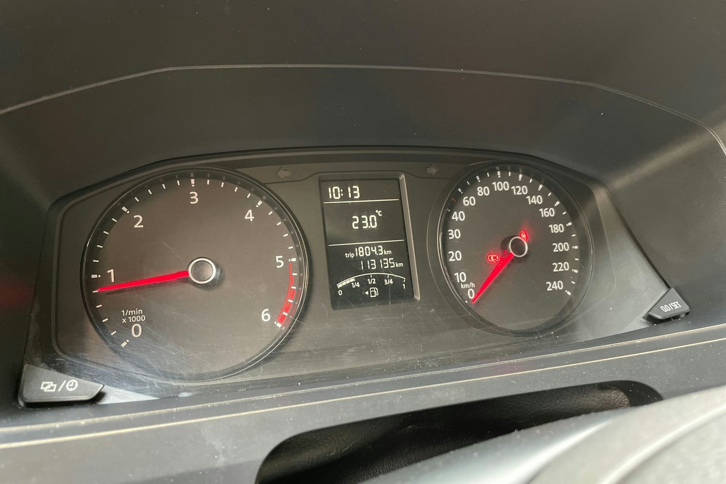 valkoinen Volkswagen Transporter 2019 kuva 13.