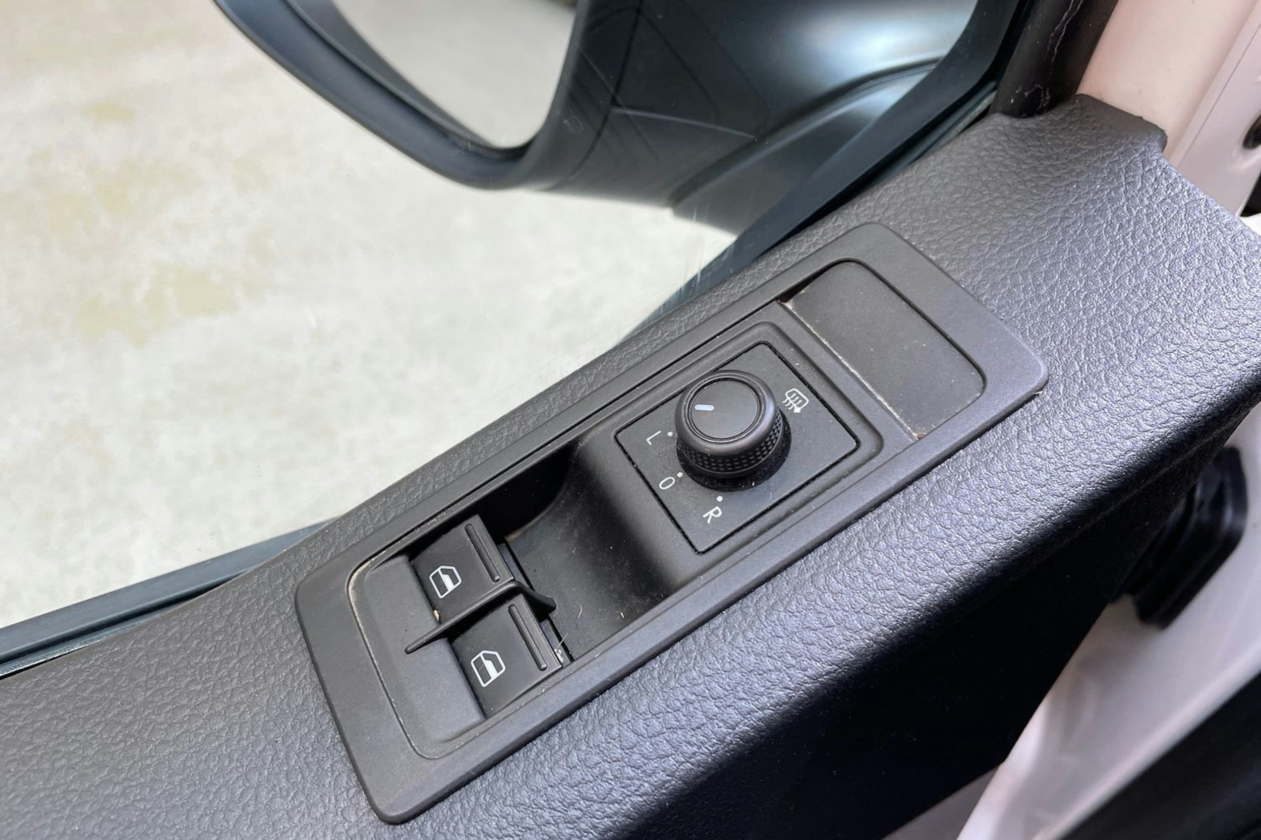 valkoinen Volkswagen Transporter 2019 kuva 15.