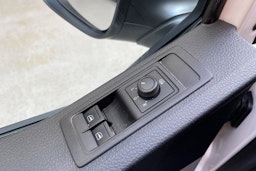 valkoinen Volkswagen Transporter 2019 kuva 15.