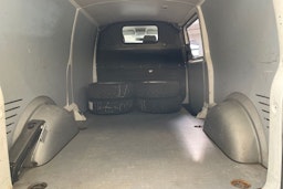 valkoinen Volkswagen Transporter 2019 kuva 22.