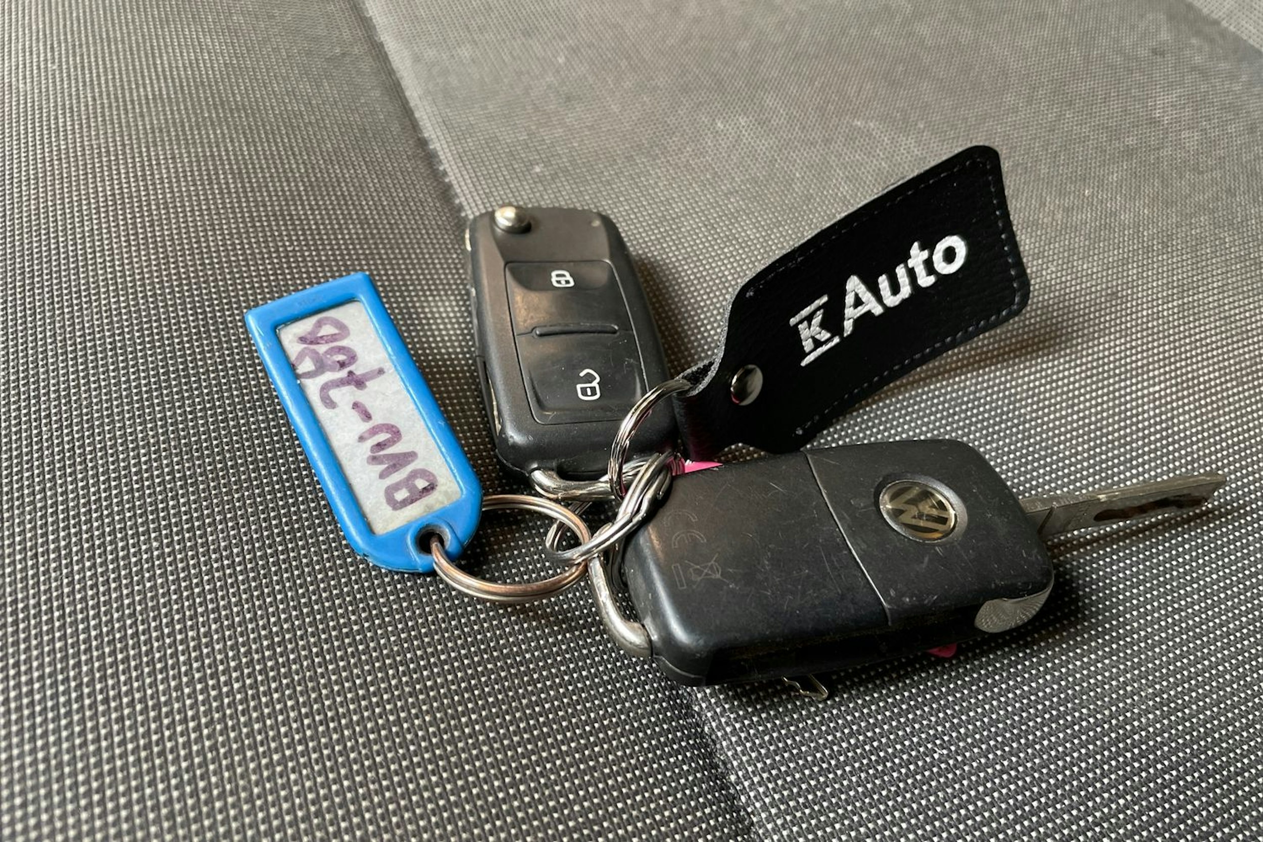 valkoinen Volkswagen Transporter 2019 kuva 27.