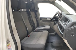 valkoinen Volkswagen Transporter 2019 kuva 10.