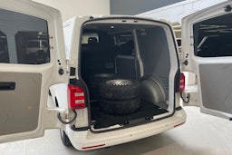 valkoinen Volkswagen Transporter 2019 kuva 15.