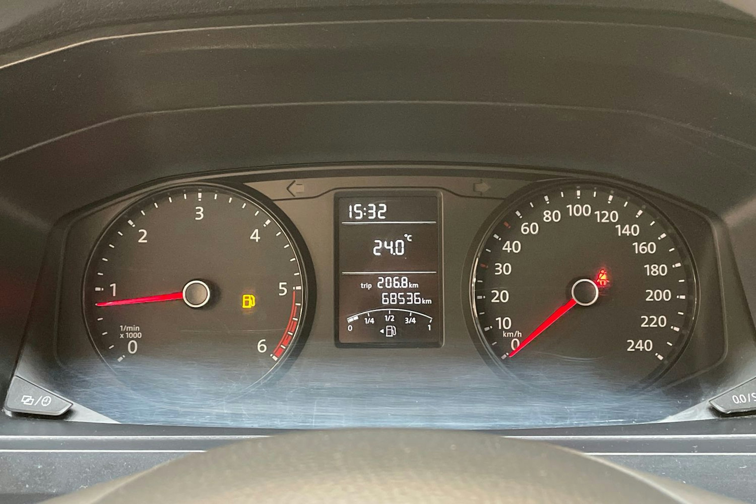 valkoinen Volkswagen Transporter 2019 kuva 17.