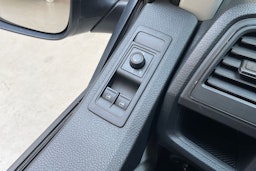 valkoinen Volkswagen Transporter 2019 kuva 18.