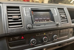 valkoinen Volkswagen Transporter 2019 kuva 19.
