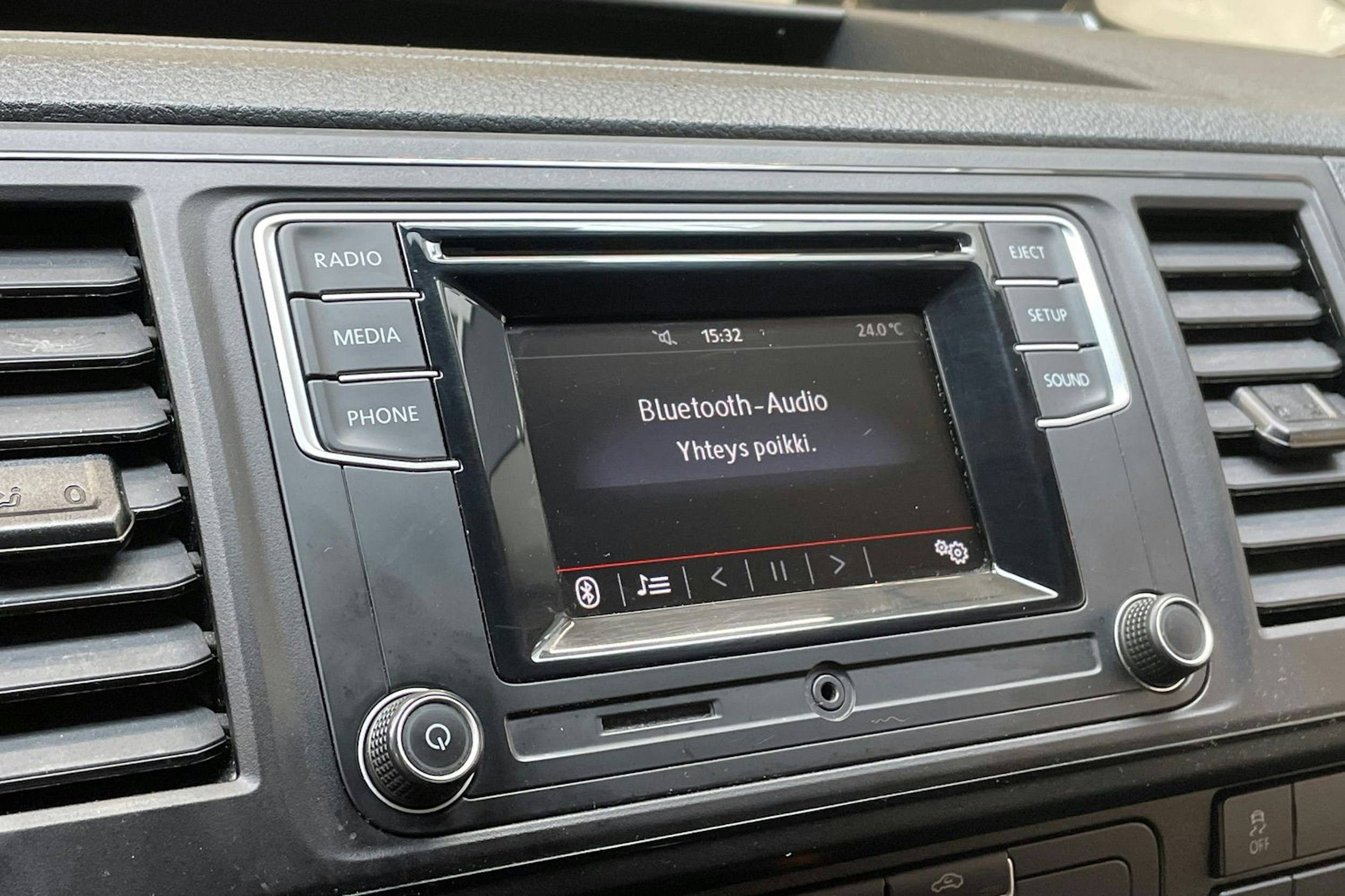 valkoinen Volkswagen Transporter 2019 kuva 20.