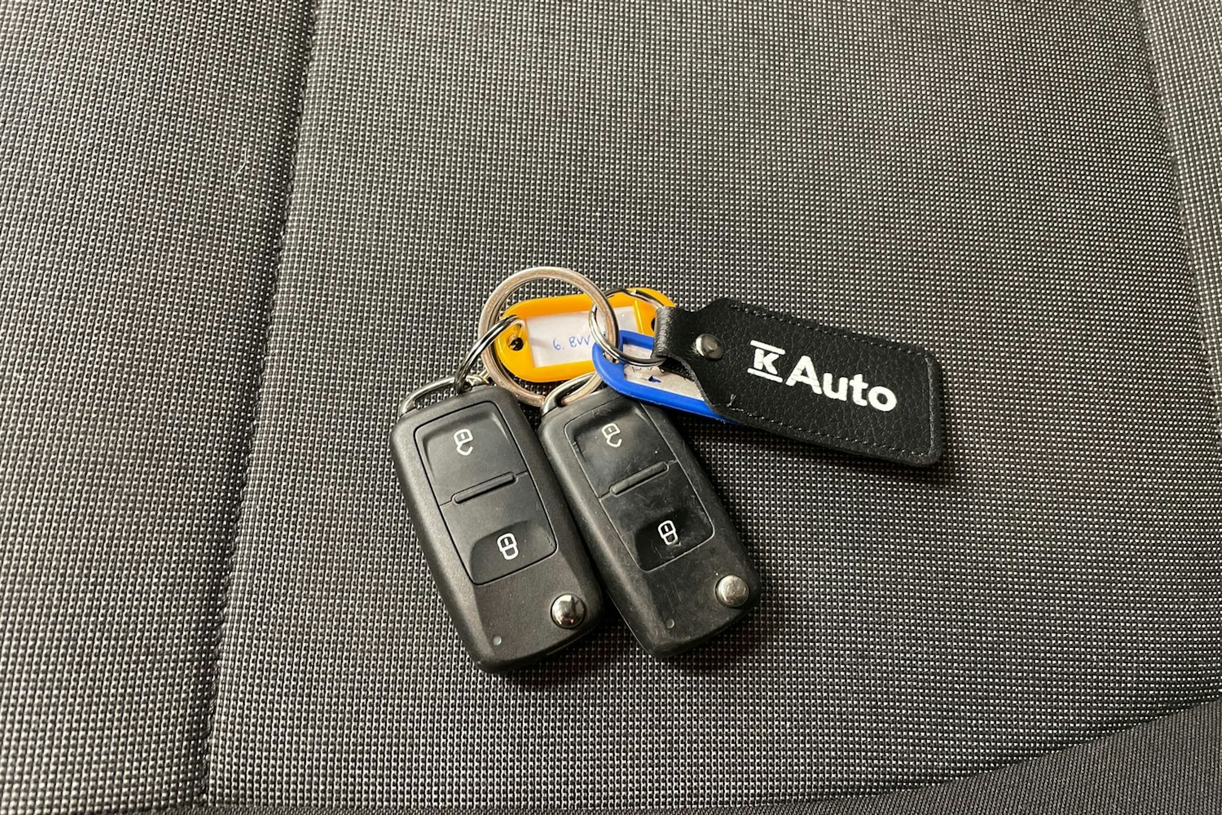 valkoinen Volkswagen Transporter 2019 kuva 22.
