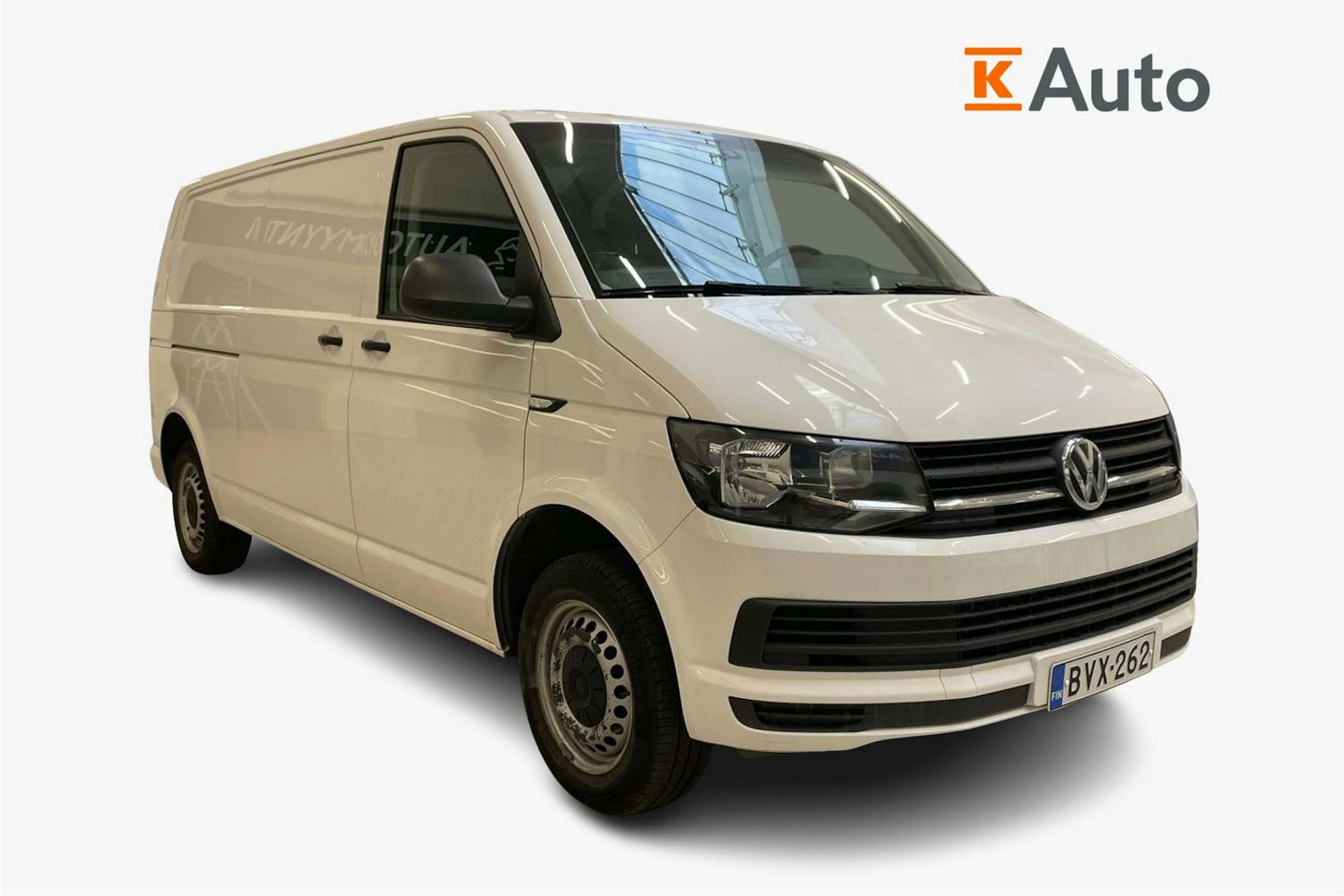 valkoinen Volkswagen Transporter 2019 kuva 1.