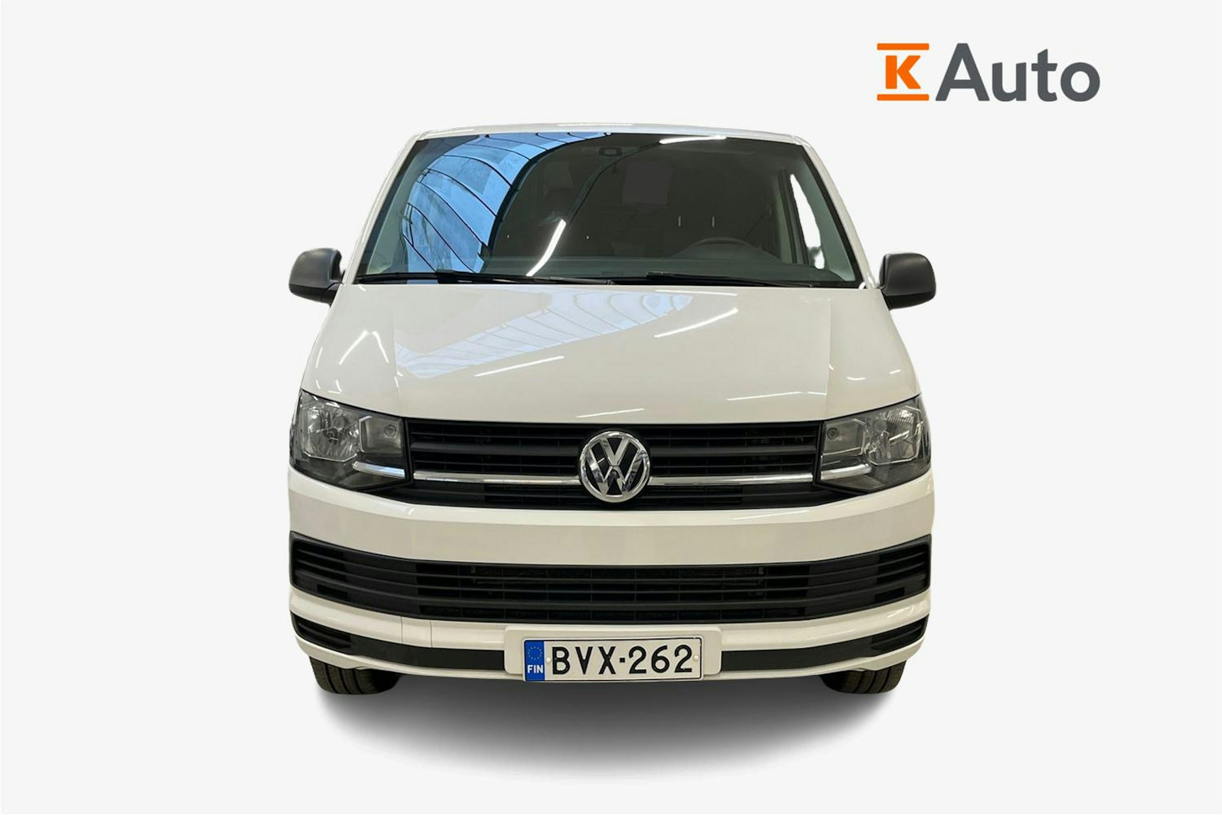 valkoinen Volkswagen Transporter 2019 kuva 5.