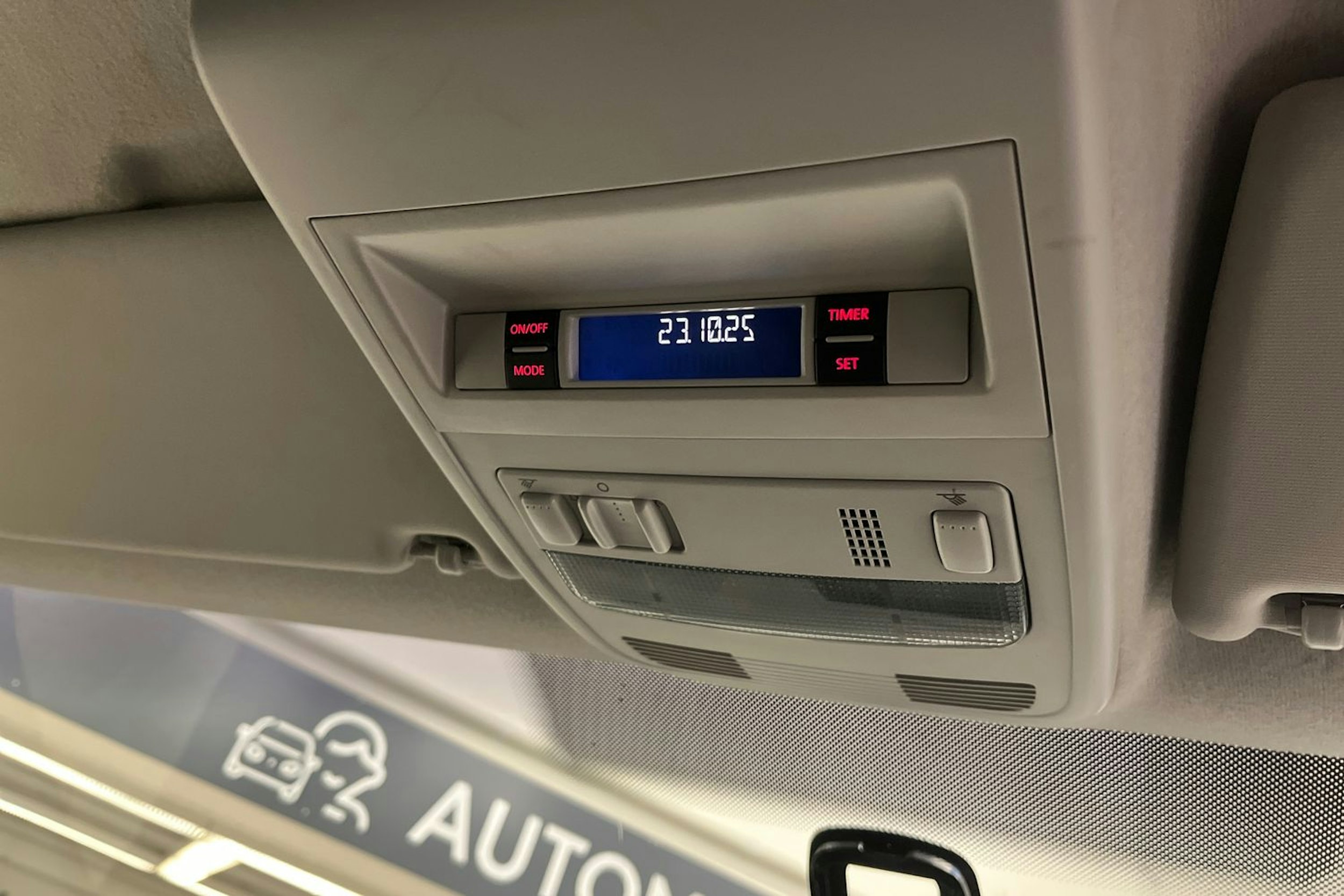 valkoinen Volkswagen Transporter 2019 kuva 14.