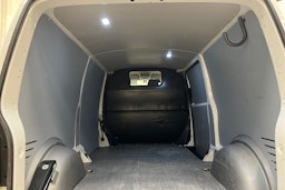 valkoinen Volkswagen Transporter 2019 kuva 19.