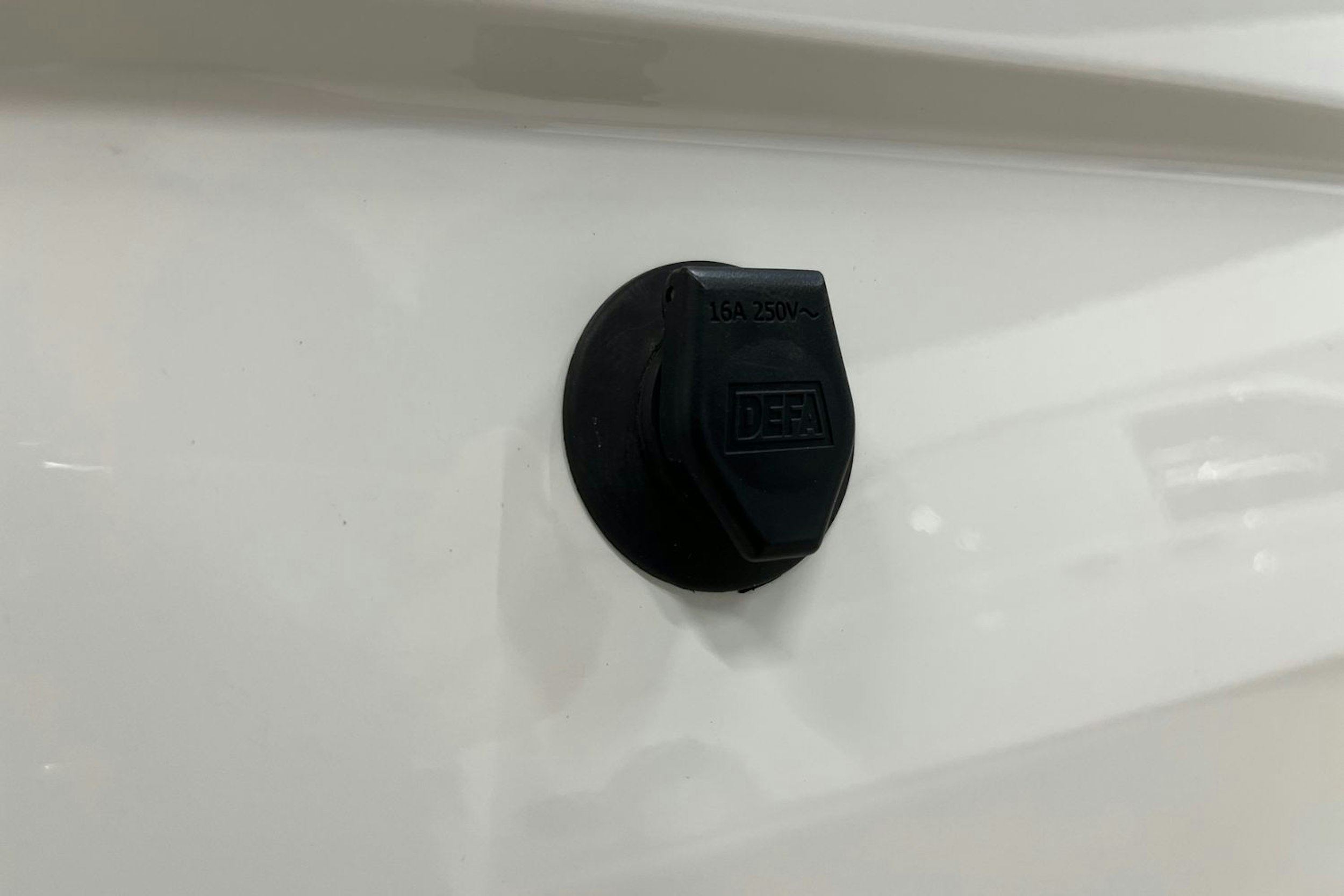 valkoinen Volkswagen Transporter 2019 kuva 21.