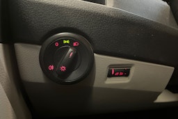 valkoinen Volkswagen Transporter 2019 kuva 23.