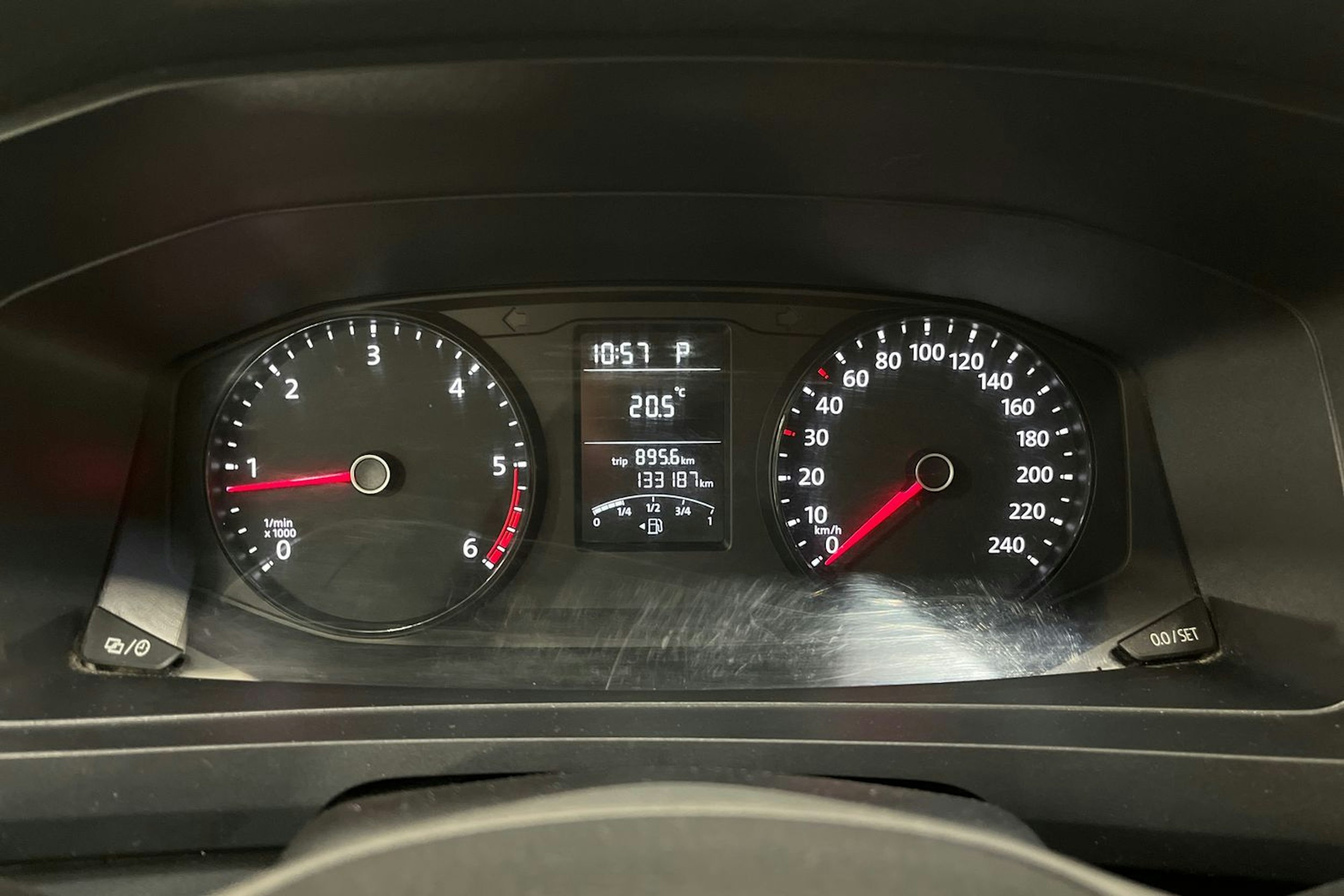 valkoinen Volkswagen Transporter 2019 kuva 24.