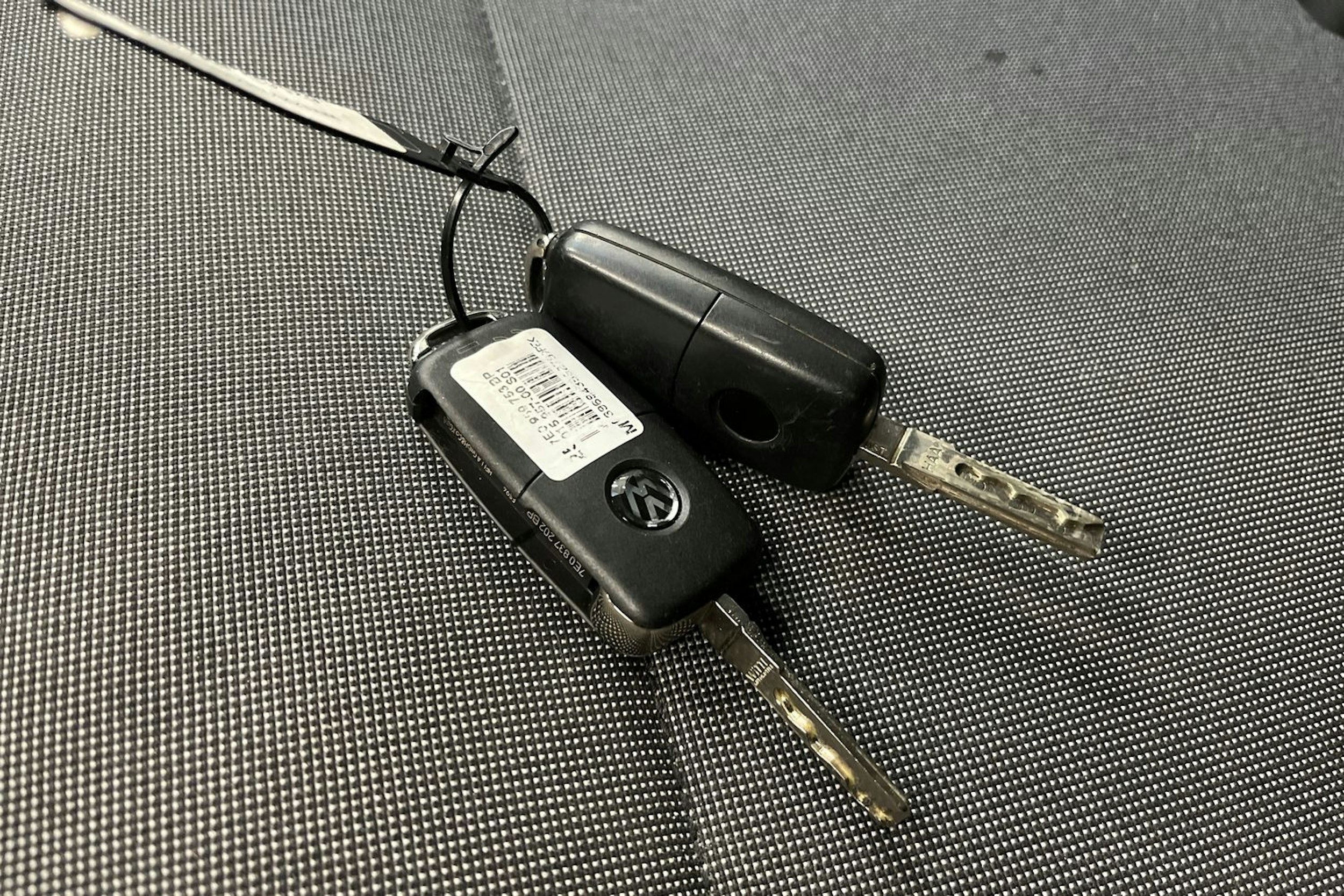 valkoinen Volkswagen Transporter 2019 kuva 28.