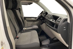 valkoinen Volkswagen Transporter 2019 kuva 11.