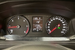 valkoinen Volkswagen Transporter 2019 kuva 17.