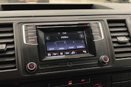 valkoinen Volkswagen Transporter 2019 kuva 18.