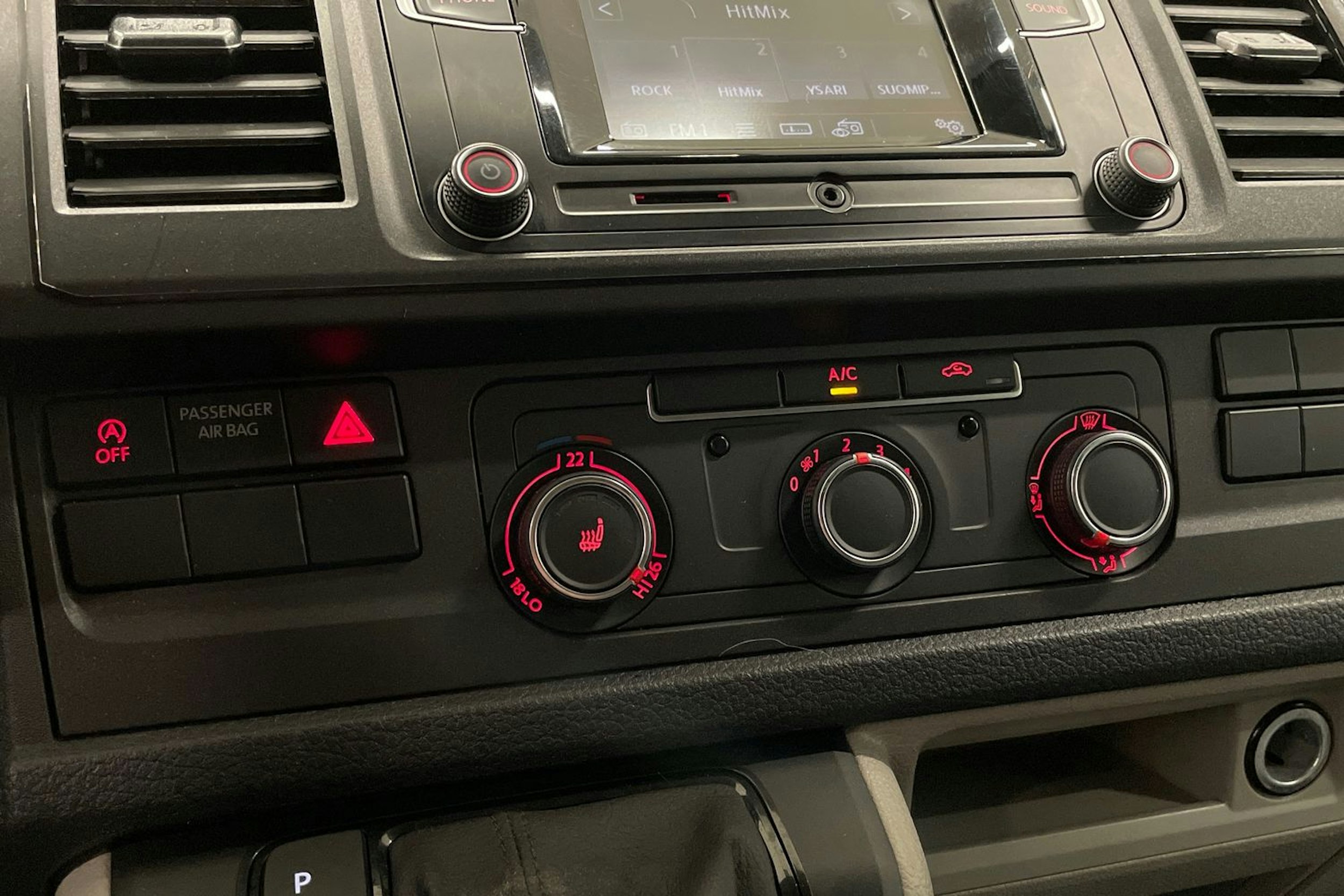 valkoinen Volkswagen Transporter 2019 kuva 19.