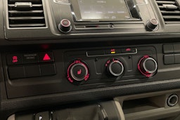 valkoinen Volkswagen Transporter 2019 kuva 19.