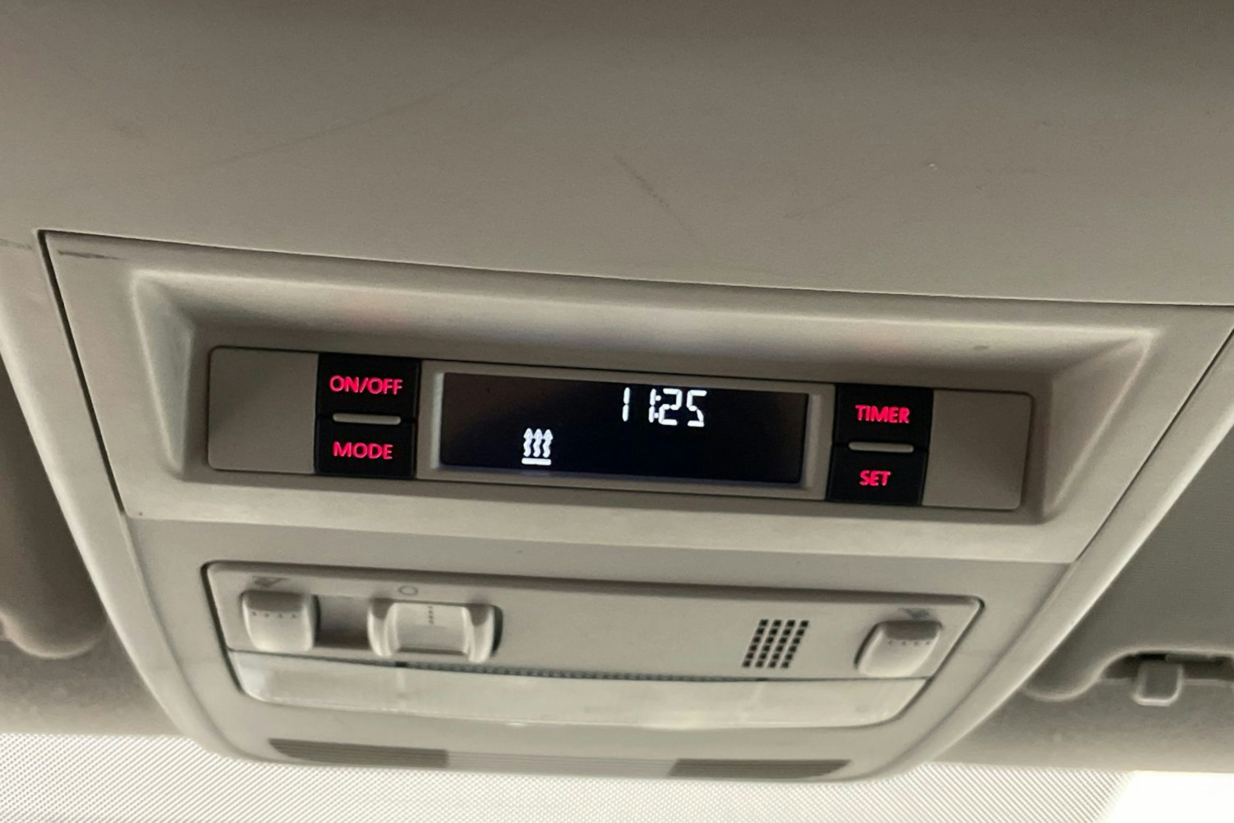 valkoinen Volkswagen Transporter 2019 kuva 20.