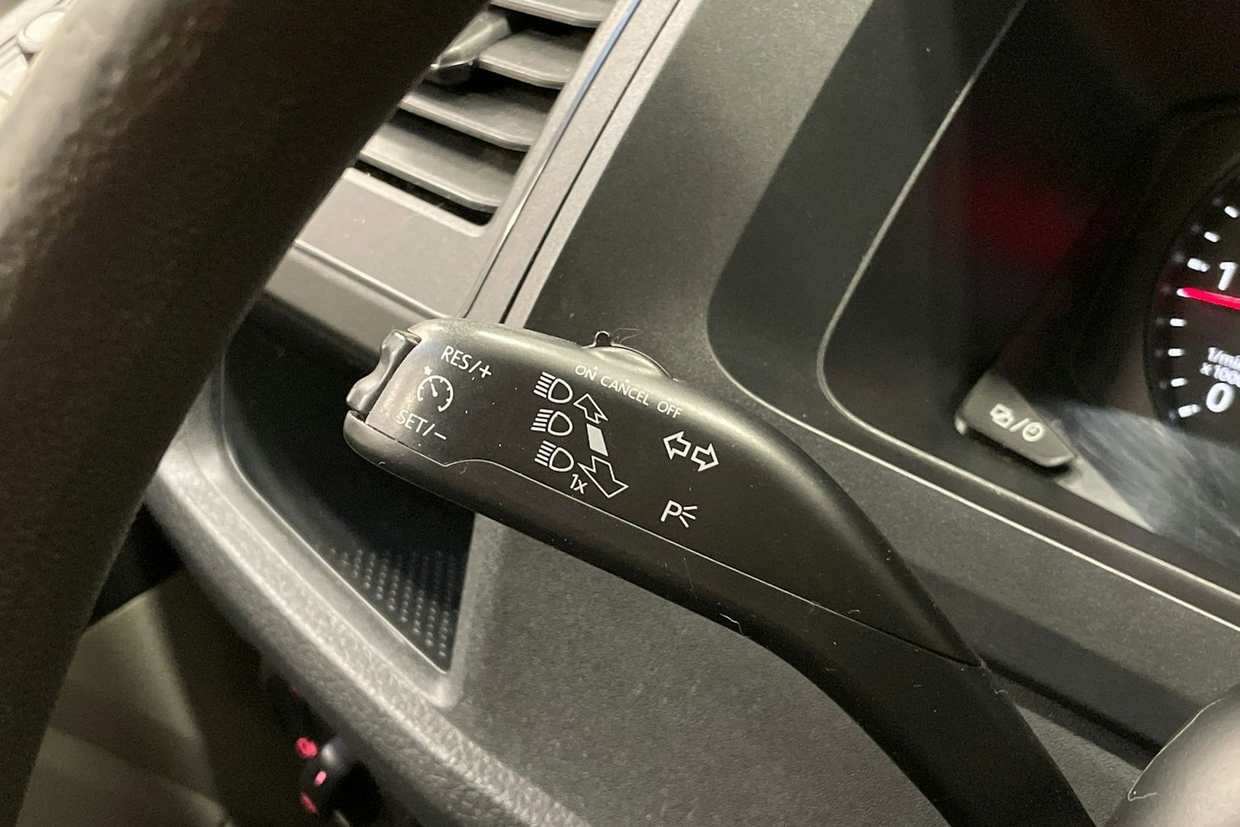 valkoinen Volkswagen Transporter 2019 kuva 21.