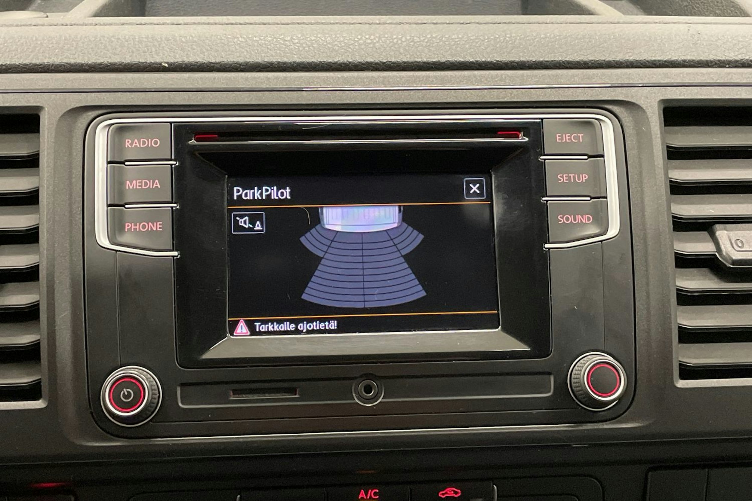 valkoinen Volkswagen Transporter 2019 kuva 23.