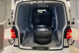 valkoinen Volkswagen Transporter 2019 kuva 11.