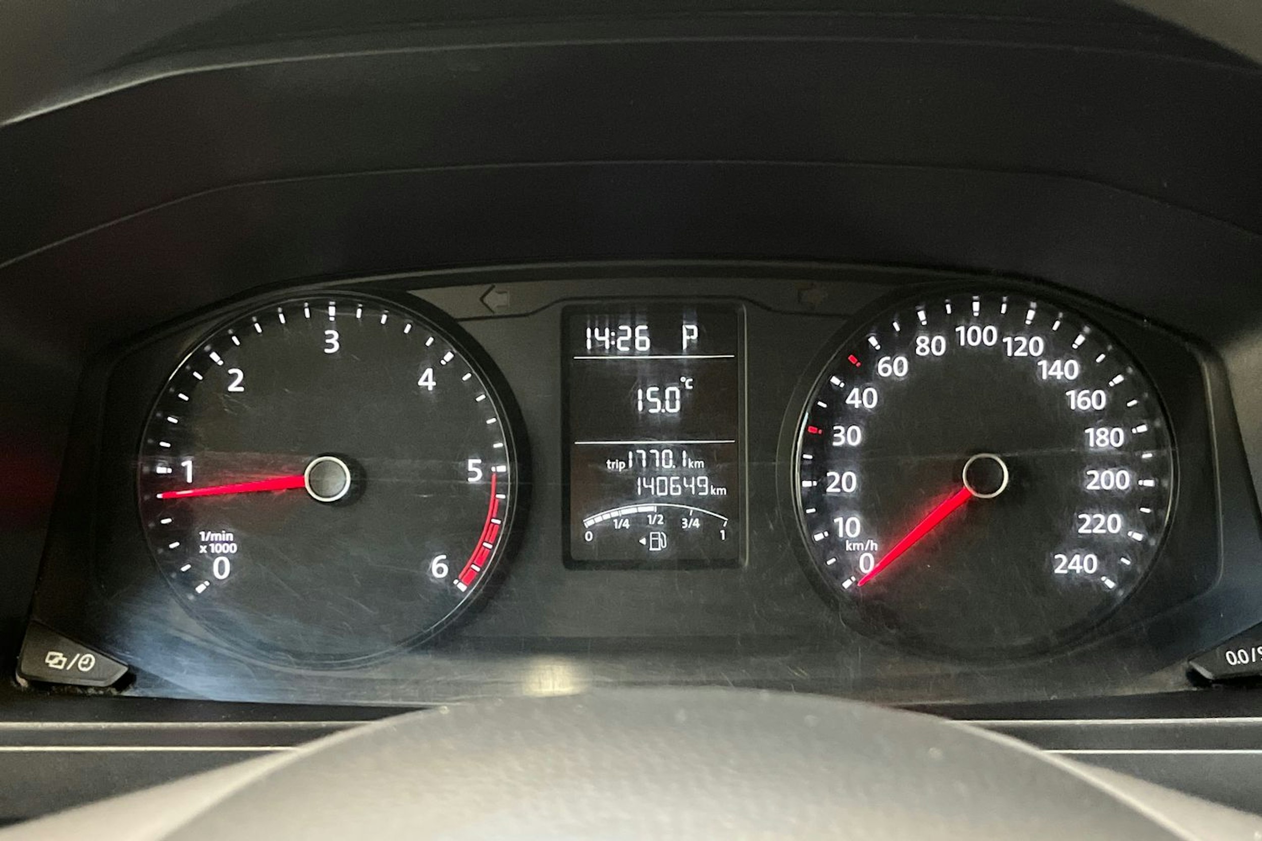 valkoinen Volkswagen Transporter 2019 kuva 12.