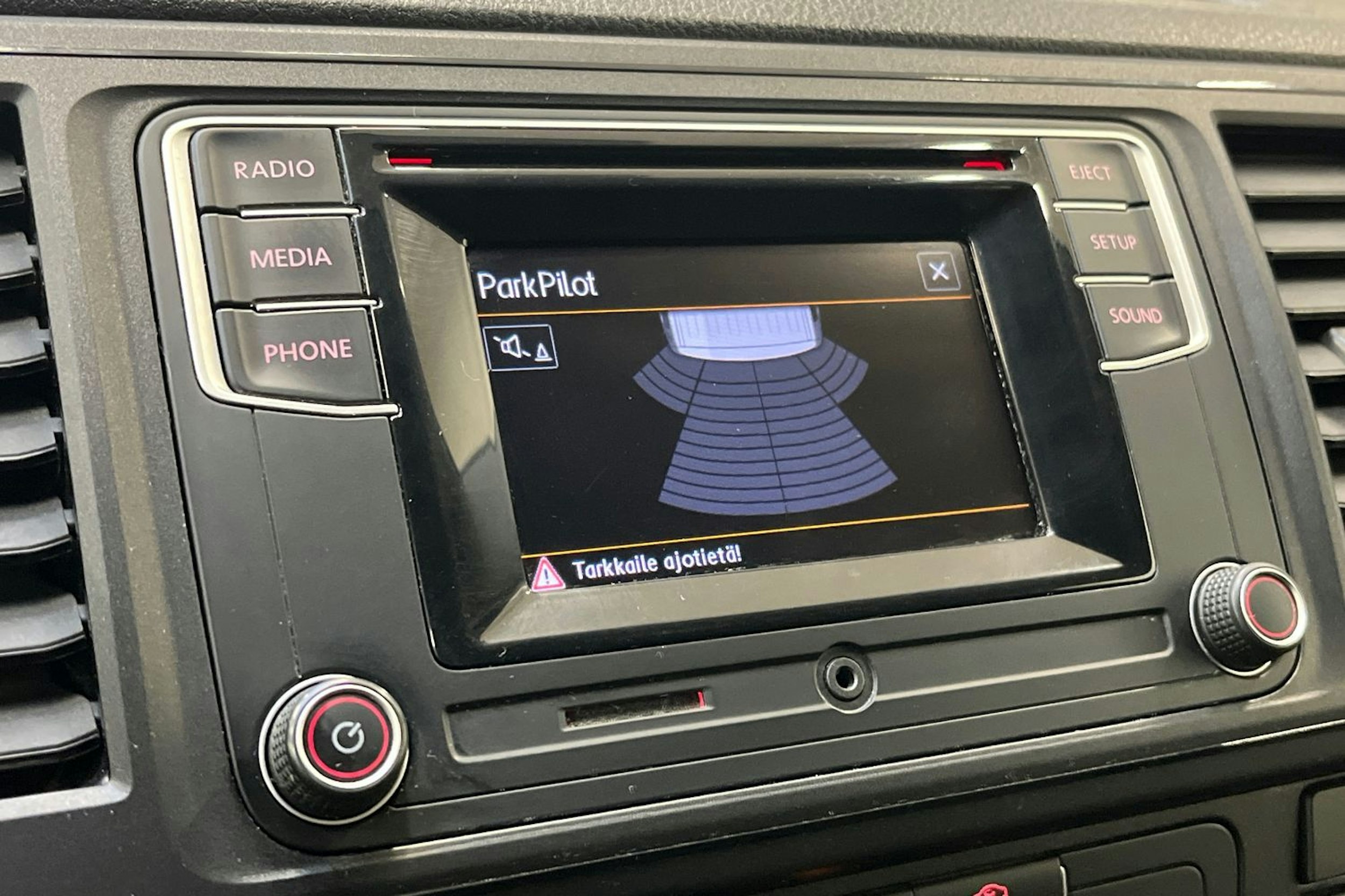 valkoinen Volkswagen Transporter 2019 kuva 13.