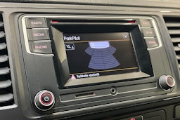 valkoinen Volkswagen Transporter 2019 kuva 13.