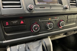 valkoinen Volkswagen Transporter 2019 kuva 14.