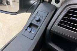 valkoinen Volkswagen Transporter 2019 kuva 15.