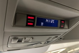 valkoinen Volkswagen Transporter 2019 kuva 16.