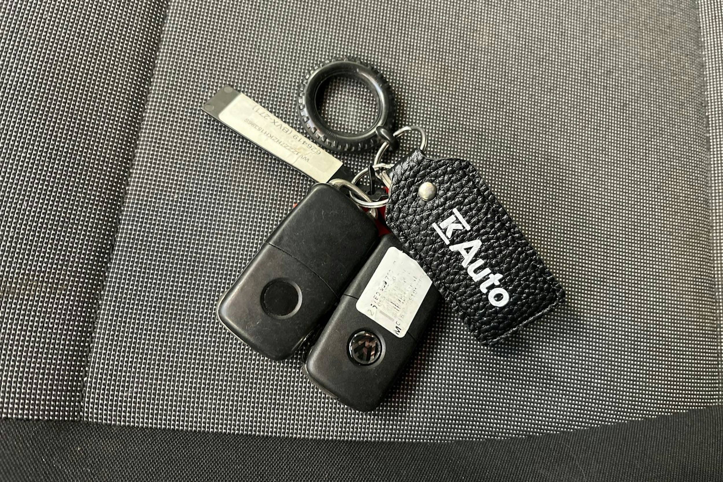 valkoinen Volkswagen Transporter 2019 kuva 17.