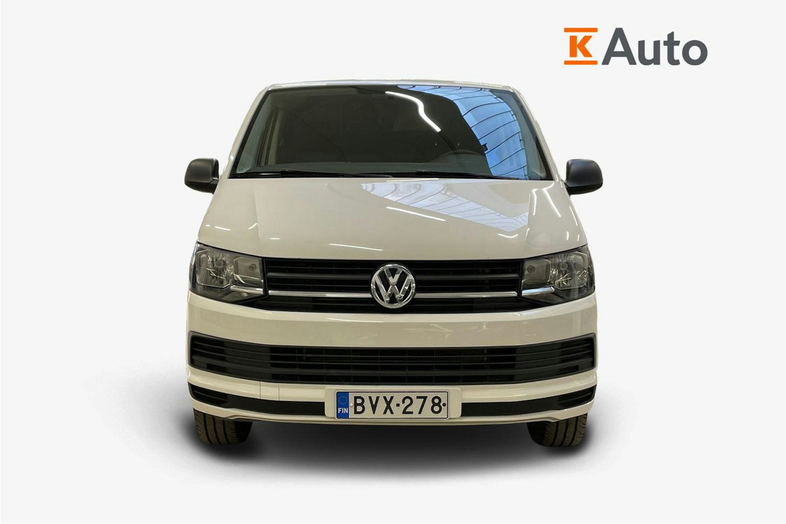 valkoinen Volkswagen Transporter 2019 kuva 5.
