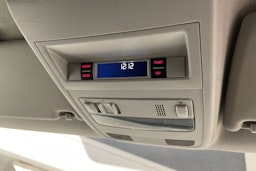 valkoinen Volkswagen Transporter 2019 kuva 15.