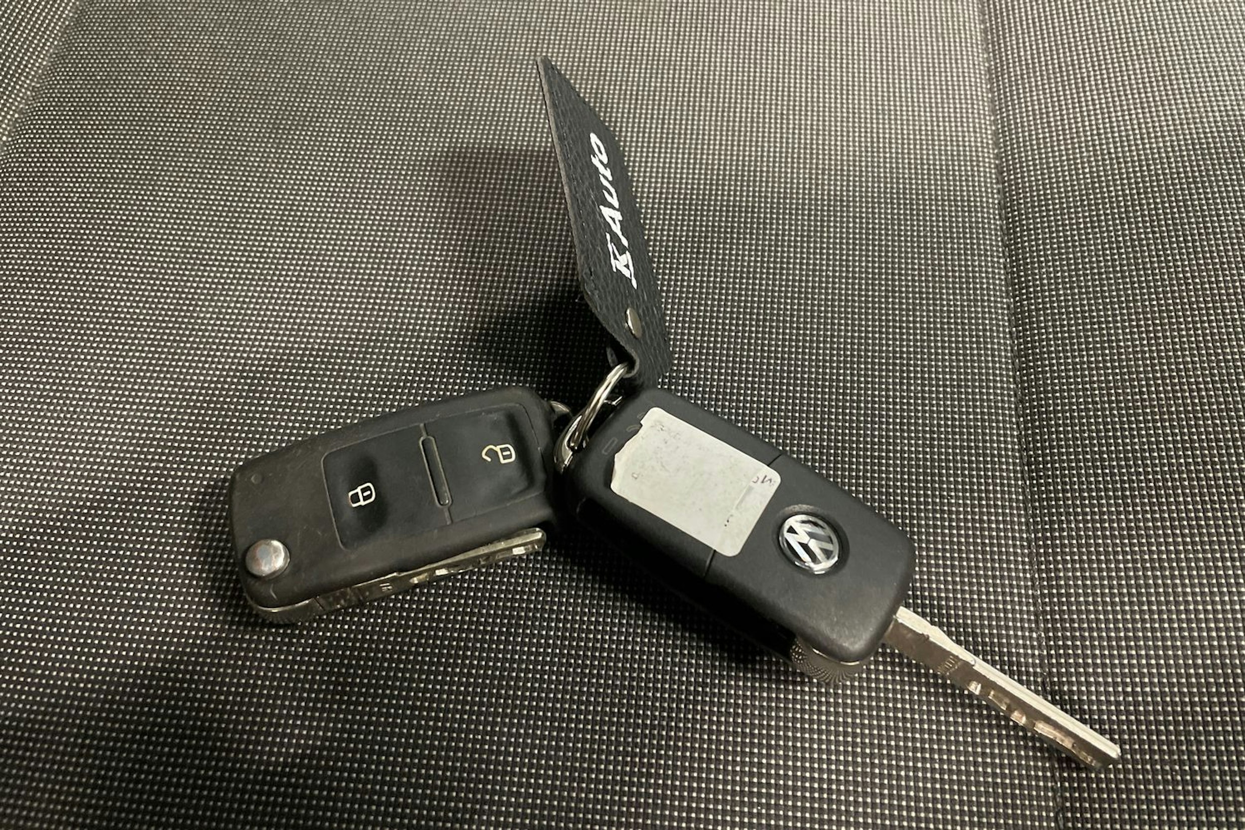 valkoinen Volkswagen Transporter 2019 kuva 16.