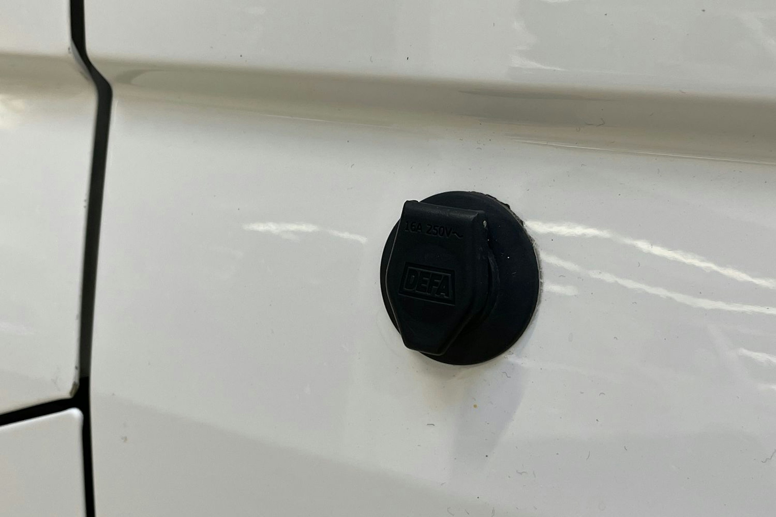 valkoinen Volkswagen Transporter 2019 kuva 21.