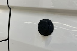 valkoinen Volkswagen Transporter 2019 kuva 21.