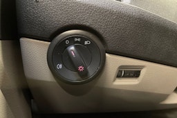 valkoinen Volkswagen Transporter 2019 kuva 26.