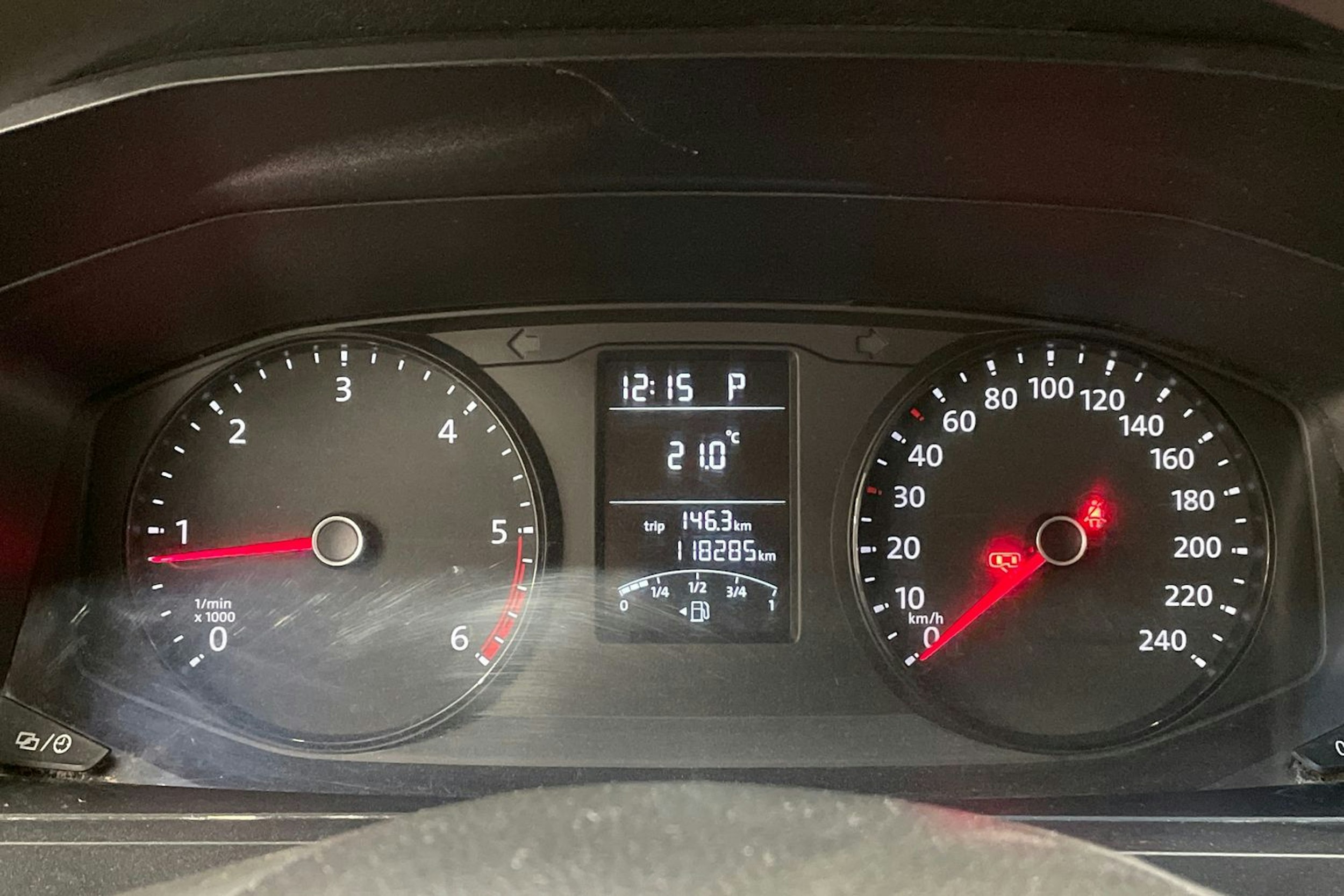 valkoinen Volkswagen Transporter 2019 kuva 27.