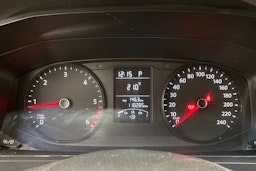 valkoinen Volkswagen Transporter 2019 kuva 27.