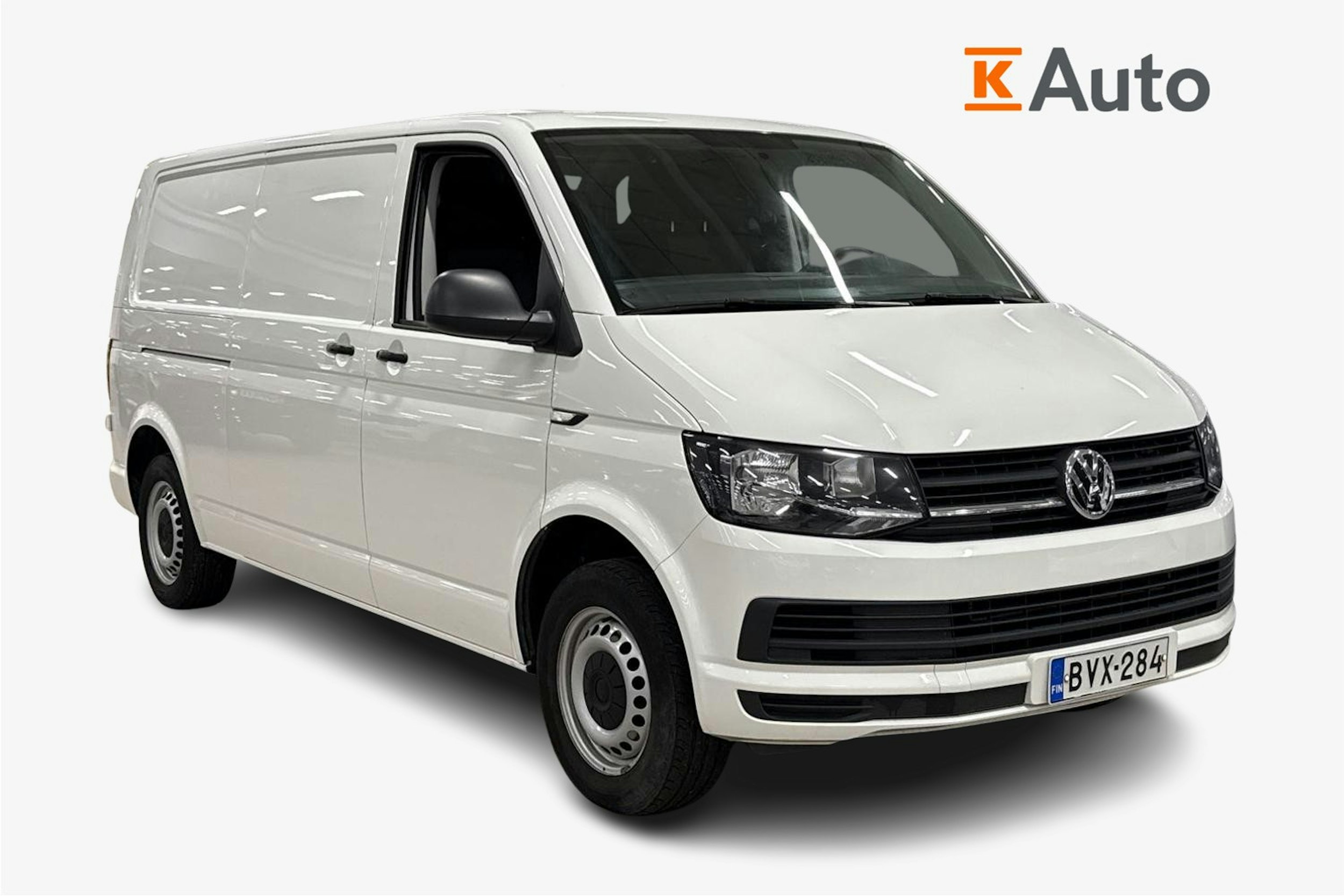 valkoinen Volkswagen Transporter 2019 kuva 1.