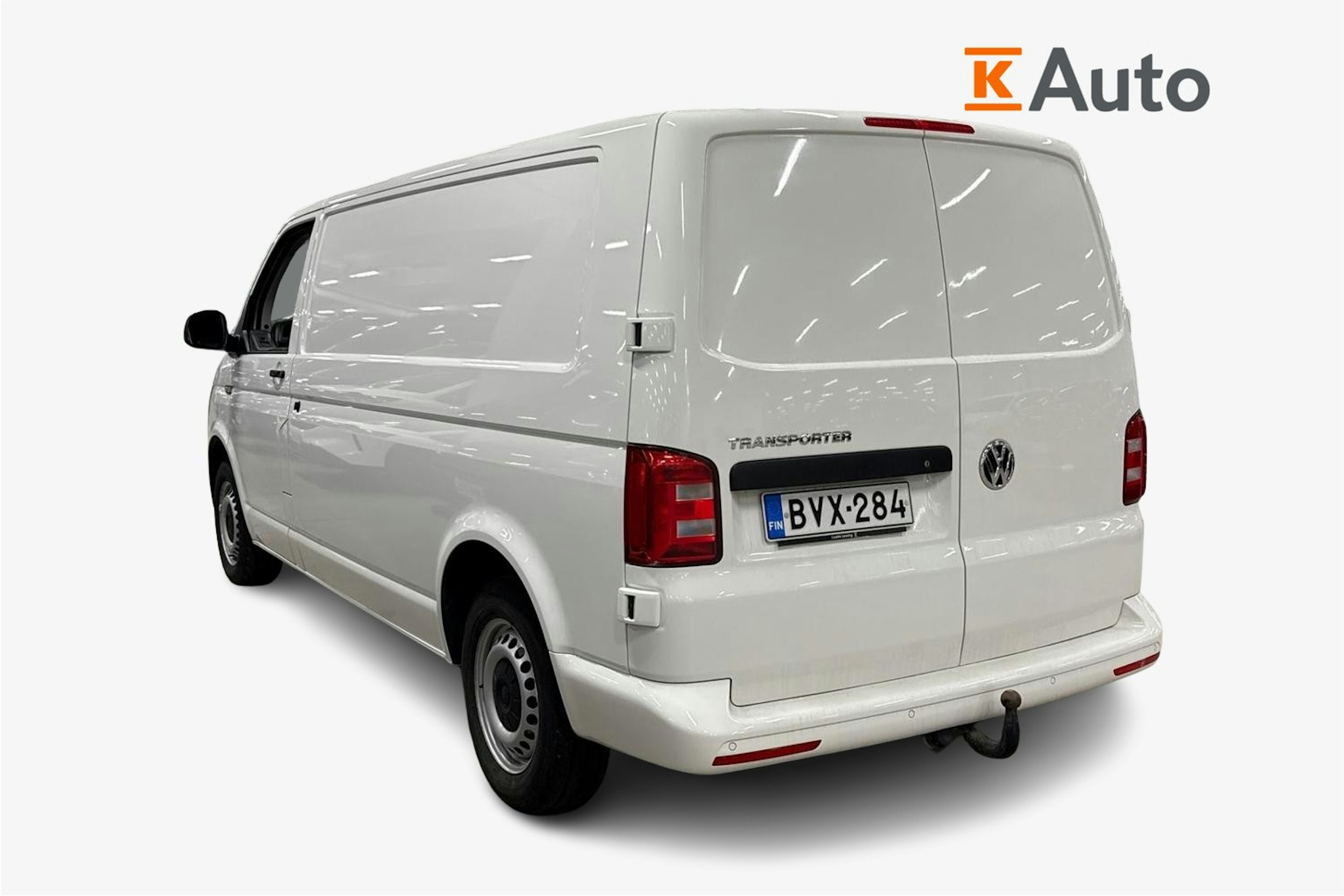 valkoinen Volkswagen Transporter 2019 kuva 2.