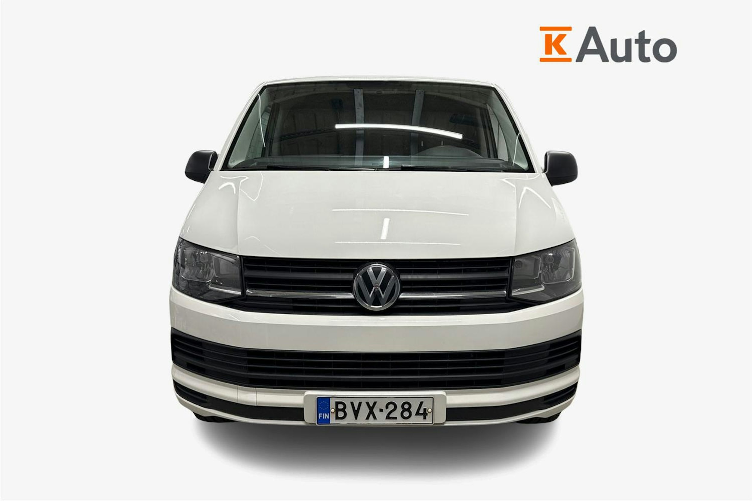 valkoinen Volkswagen Transporter 2019 kuva 5.