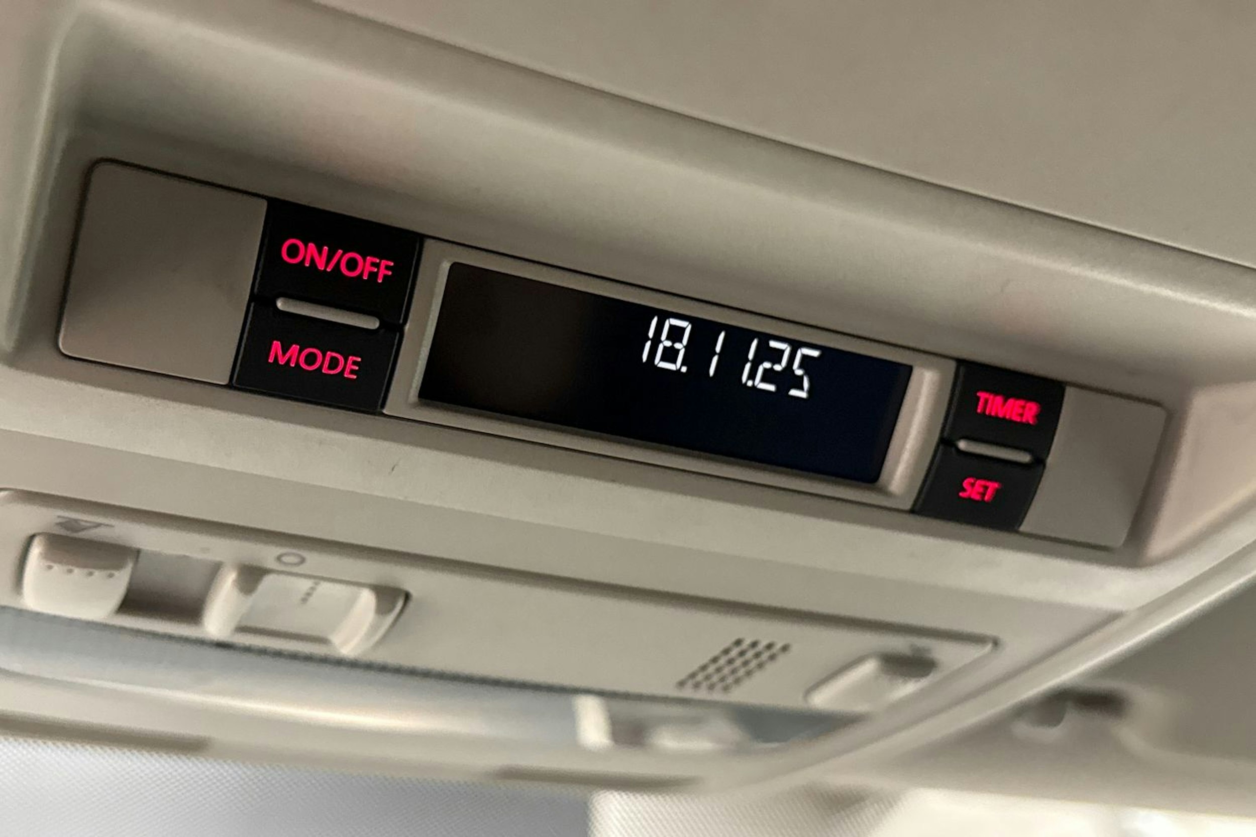 valkoinen Volkswagen Transporter 2019 kuva 21.