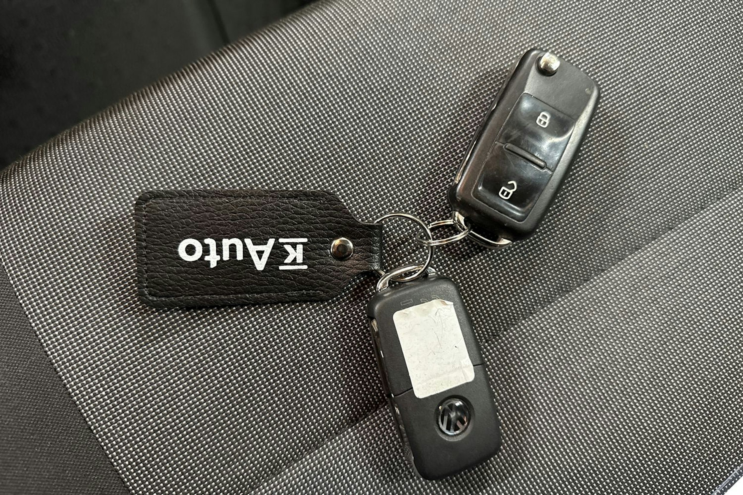 valkoinen Volkswagen Transporter 2019 kuva 23.