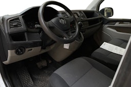valkoinen Volkswagen Transporter 2019 kuva 3.